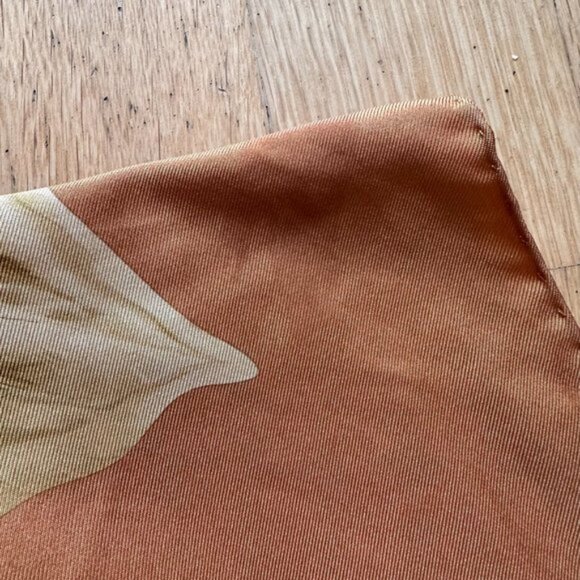 Vintage Salvatore Ferragamo 100% Silk Scarf Jaguar Orange Gold 33 x 34 Inches - Picture 4 of 6